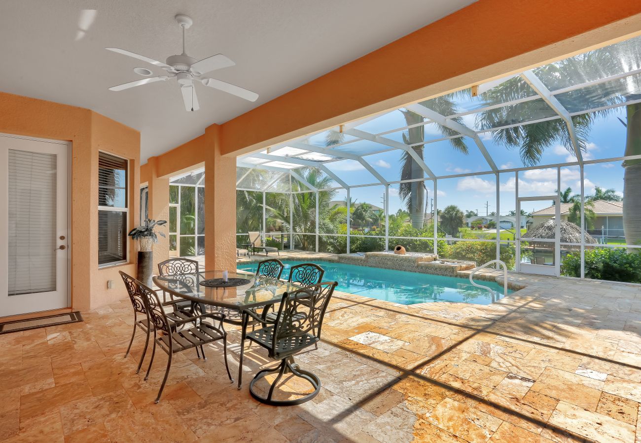 Ferienhaus in Cape Coral - Bahama - Beautiful and Spacious Tropical-Style Gulf Access Home