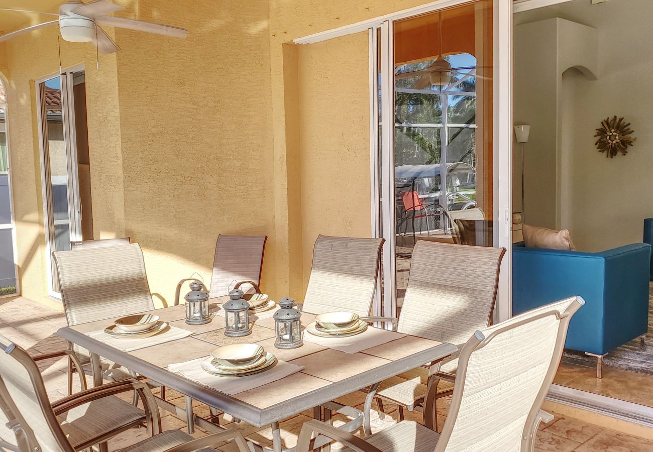 Ferienhaus in Cape Coral - CCVR Villa Escape - Einladendes Haus mit Pool und Spa im Südwesten von Cape Coral