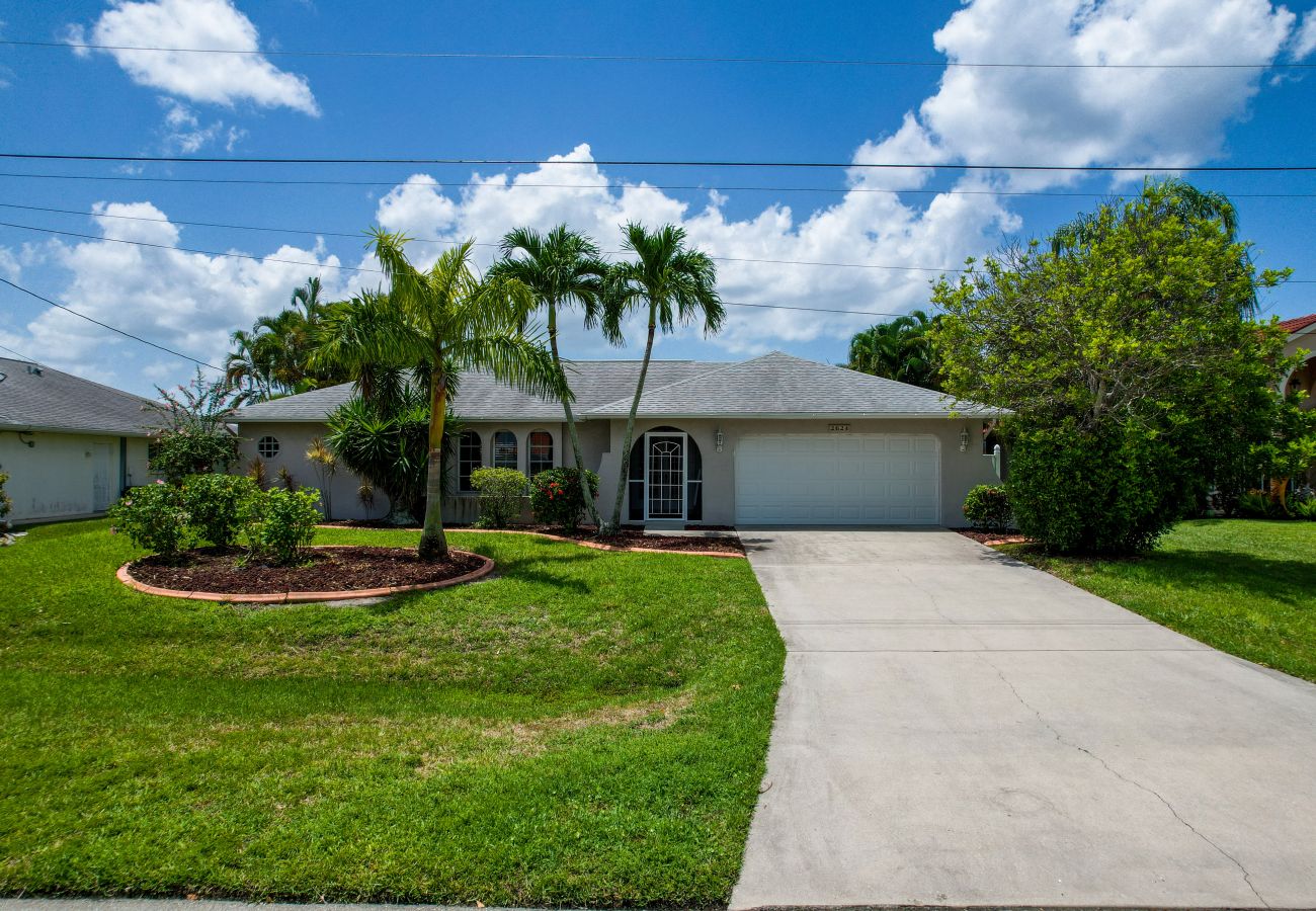 Ferienhaus in Cape Coral - Serenity - Attractive Gulf Access Home with Contemporary Furnishings