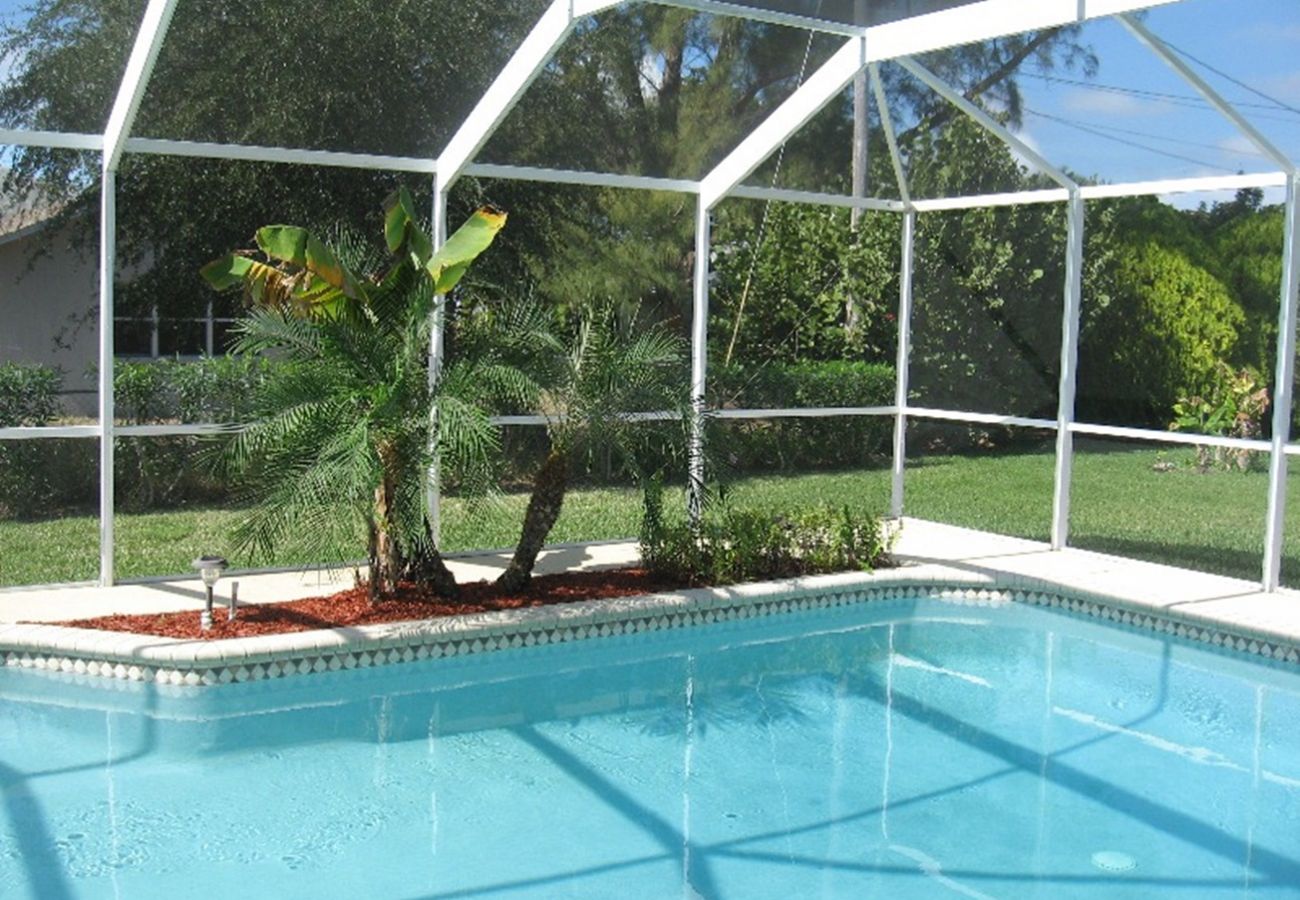 Ferienhaus in Cape Coral - CCVR Villa Yvonne - Komfortables Off-Water-Haus mit beheiztem Pool