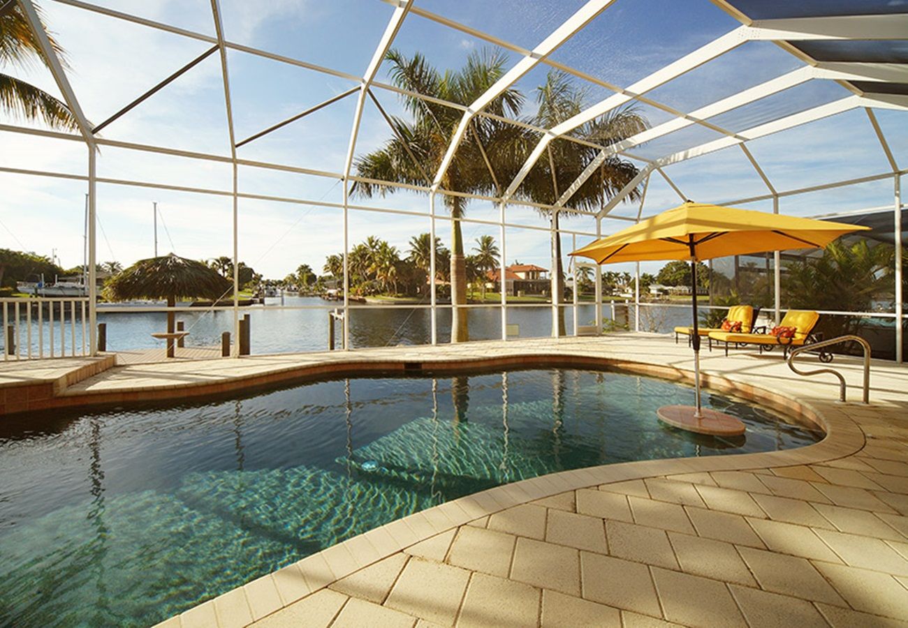 Villa in Cape Coral - CCVR Villa Bimini - Spektakuläre Villa mit Segelboot-Zugang und Pool mit Spa