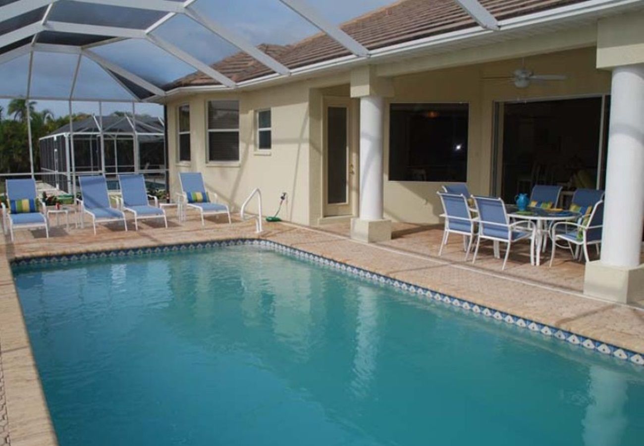 Ferienhaus in Cape Coral - CCVR Villa Southern Comfort -Stylisches Haus am Wasser und nur wenige Gehminuten vom Yacht-Club entfernt