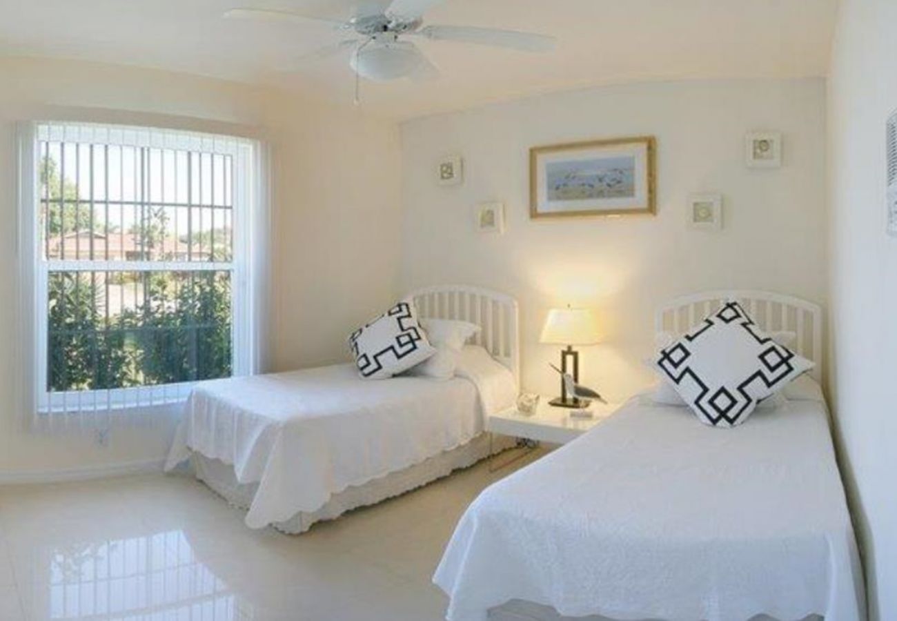Ferienhaus in Cape Coral - CCVR Villa White Heron - Stylish Sailboat Access Home with Heated Pool
