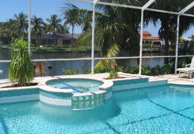 Ferienhaus in Cape Coral - CCVR Villa Dearing - Wunderschöne Villa in der Rosegarden Area mit Golf-Zugang sowie Pool & Spa  