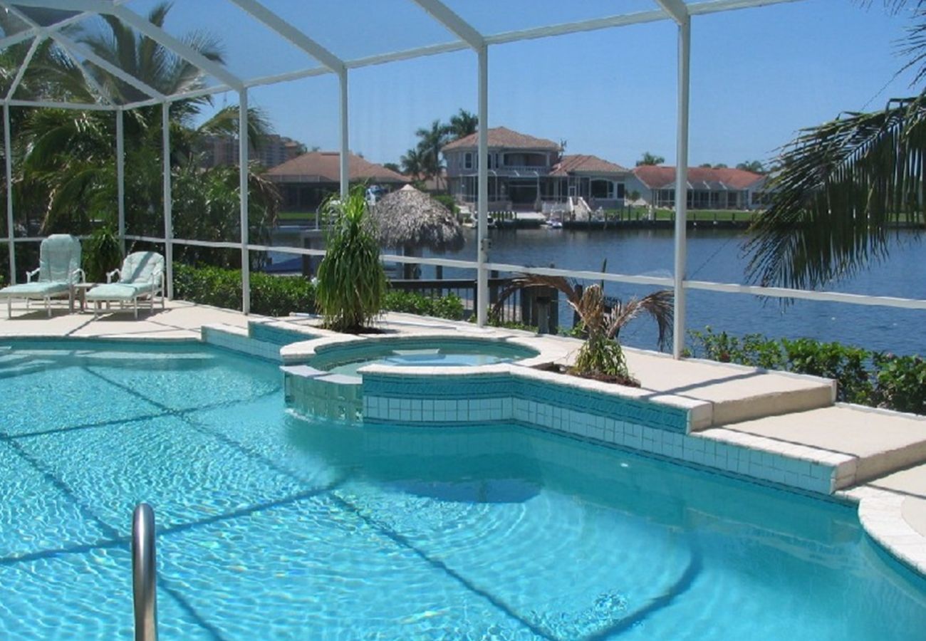 Ferienhaus in Cape Coral - CCVR Villa Dearing - Wunderschöne Villa in der Rosegarden Area mit Golf-Zugang sowie Pool & Spa  