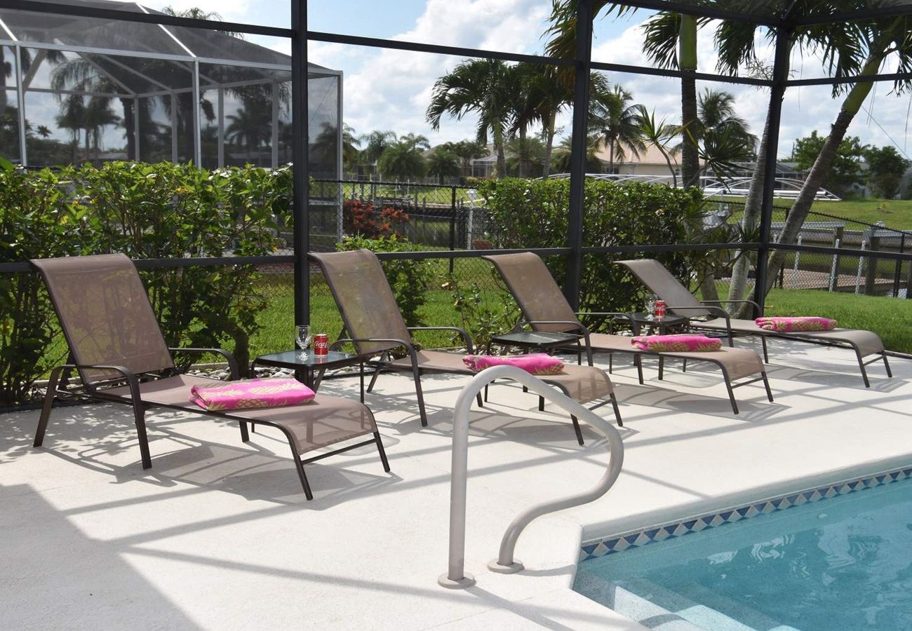 Ferienhaus in Cape Coral - CCVR Villa Paradise - Moderne Villa mit Golf-Zugang in SE Cape