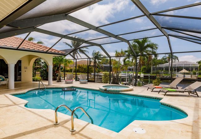 Ferienhaus in Cape Coral - CCVR Villa Three Palms - Wunderschön renovierte Villa mit Golf-Zugang in toller Nachbarschaft