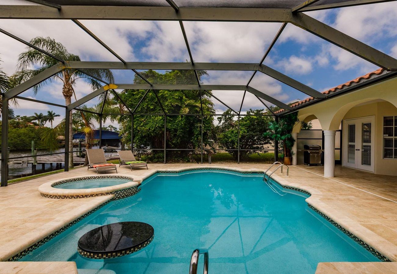 Ferienhaus in Cape Coral - CCVR Villa Three Palms - Wunderschön renovierte Villa mit Golf-Zugang in toller Nachbarschaft