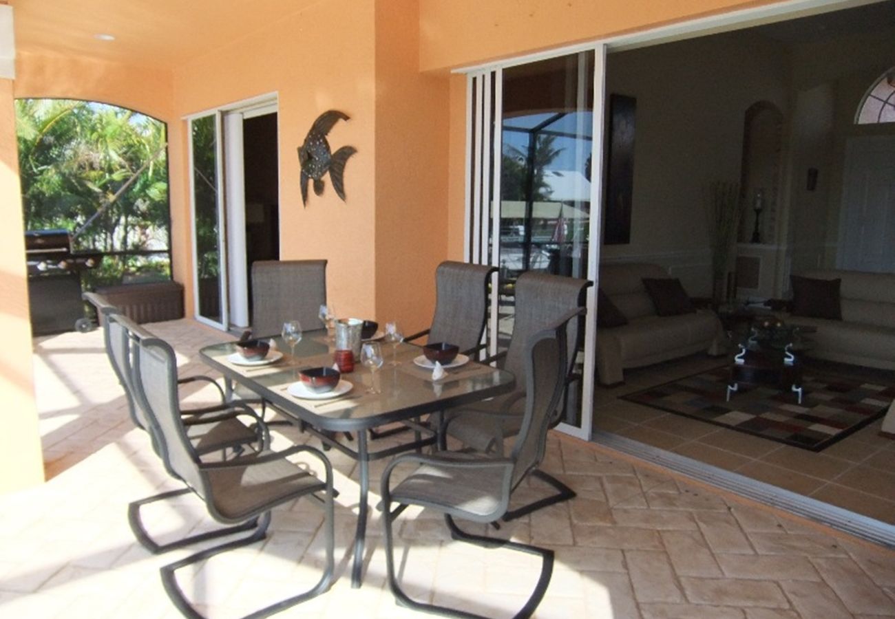 Ferienhaus in Cape Coral - Große Villa mit herrlichem Südpool und moderner Einrichtung