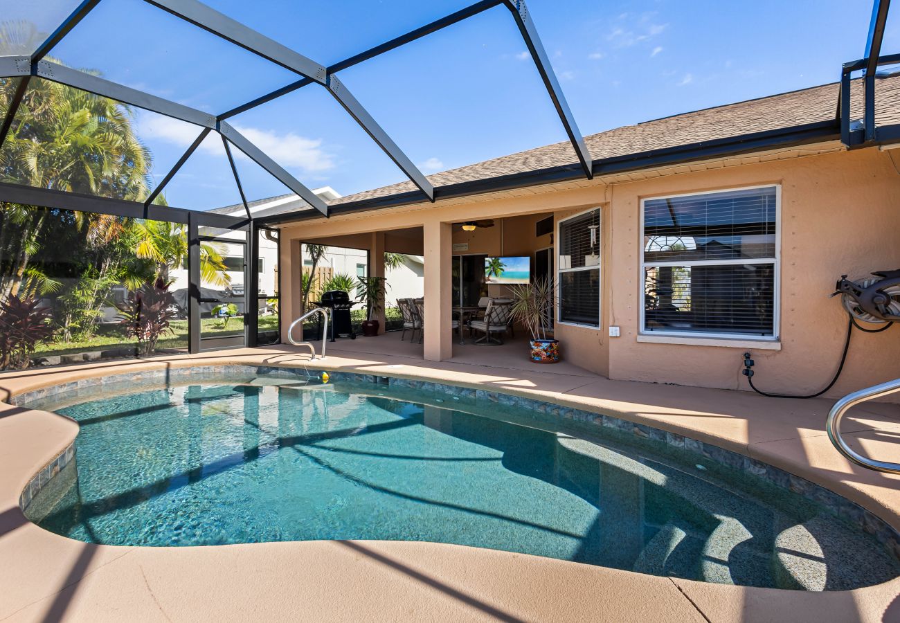Ferienhaus in Cape Coral - CCVR Villa Paradise Palms - Schöne Villa mit Golf-Zugang