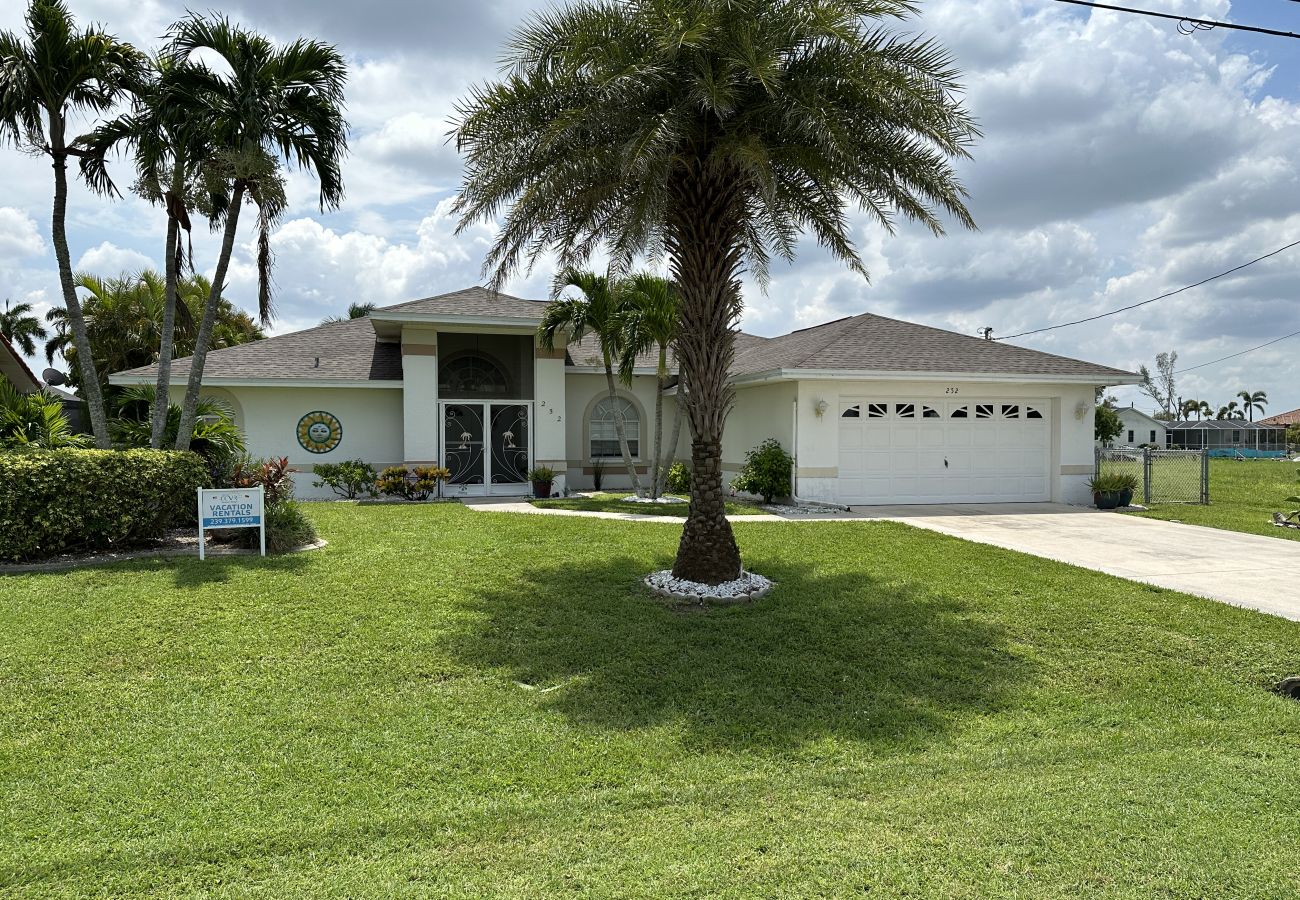 Ferienhaus in Cape Coral - CCVR Villa Florida Sun - Wunderschöne Villa in Südlage mit Spa und Zugang zum Golf