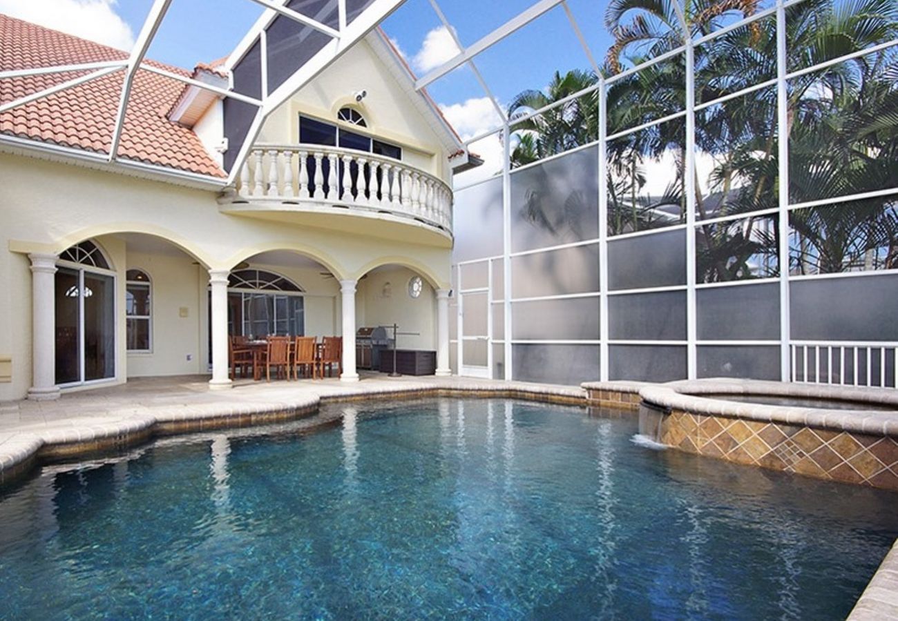 Villa in Cape Coral - CCVR Villa Casa Royale - A Boater's Dream Come True |  Prime Location, Pool, Spa & South Exposure