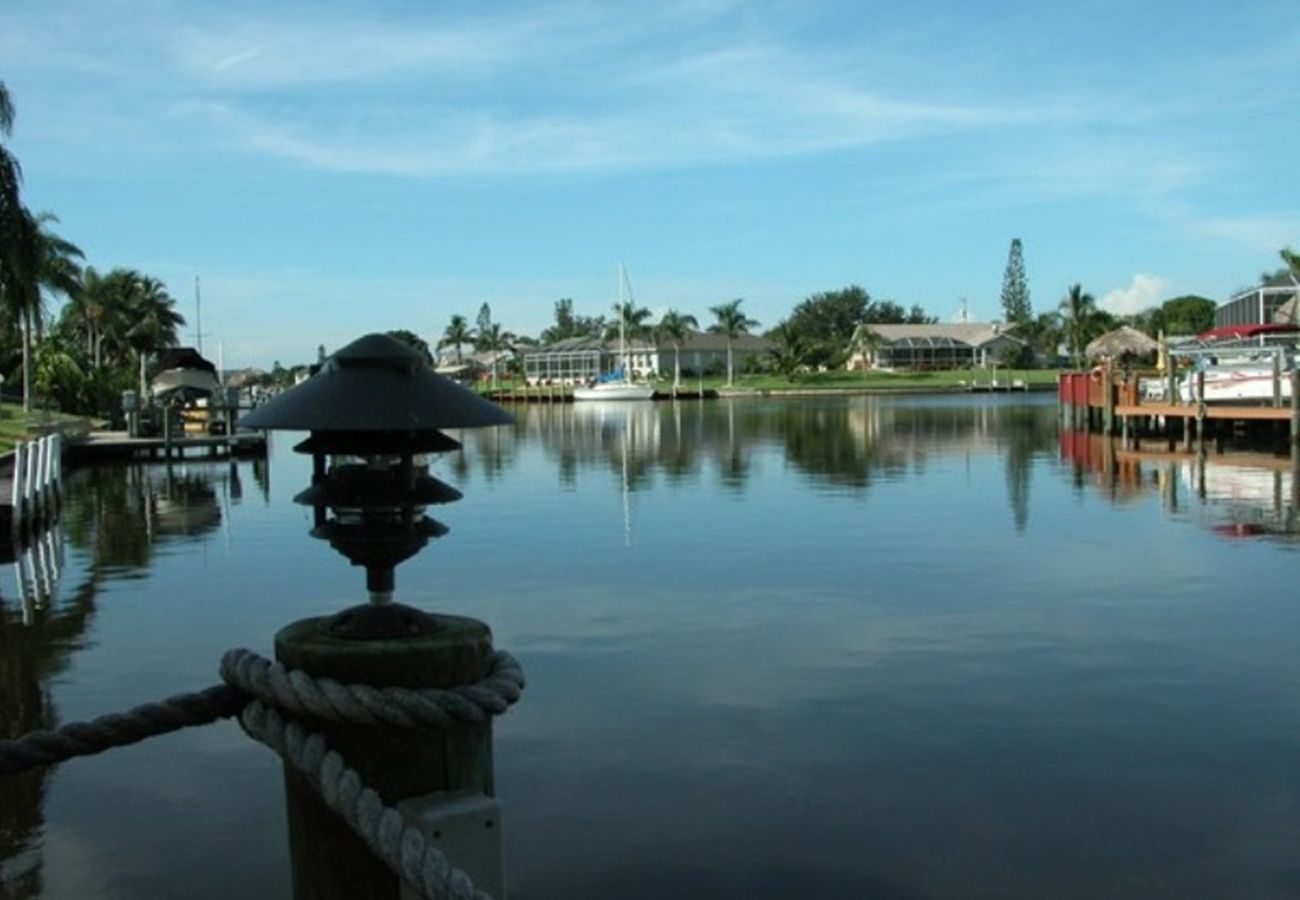 House in Cape Coral - CCVR Villa American Dream - Sailboat Access Home with Pool & Spa