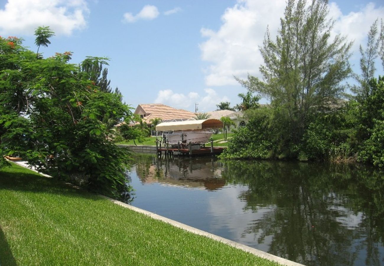 House in Cape Coral - CCVR Villa Escape - Inviting Home with Pool and Spa in SW Cape Coral