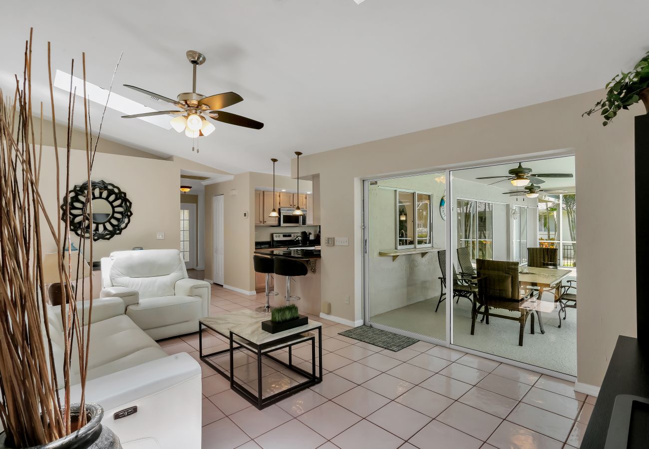 House in Cape Coral - Serenity - Attractive Gulf Access Home with Contemporary Furnishings