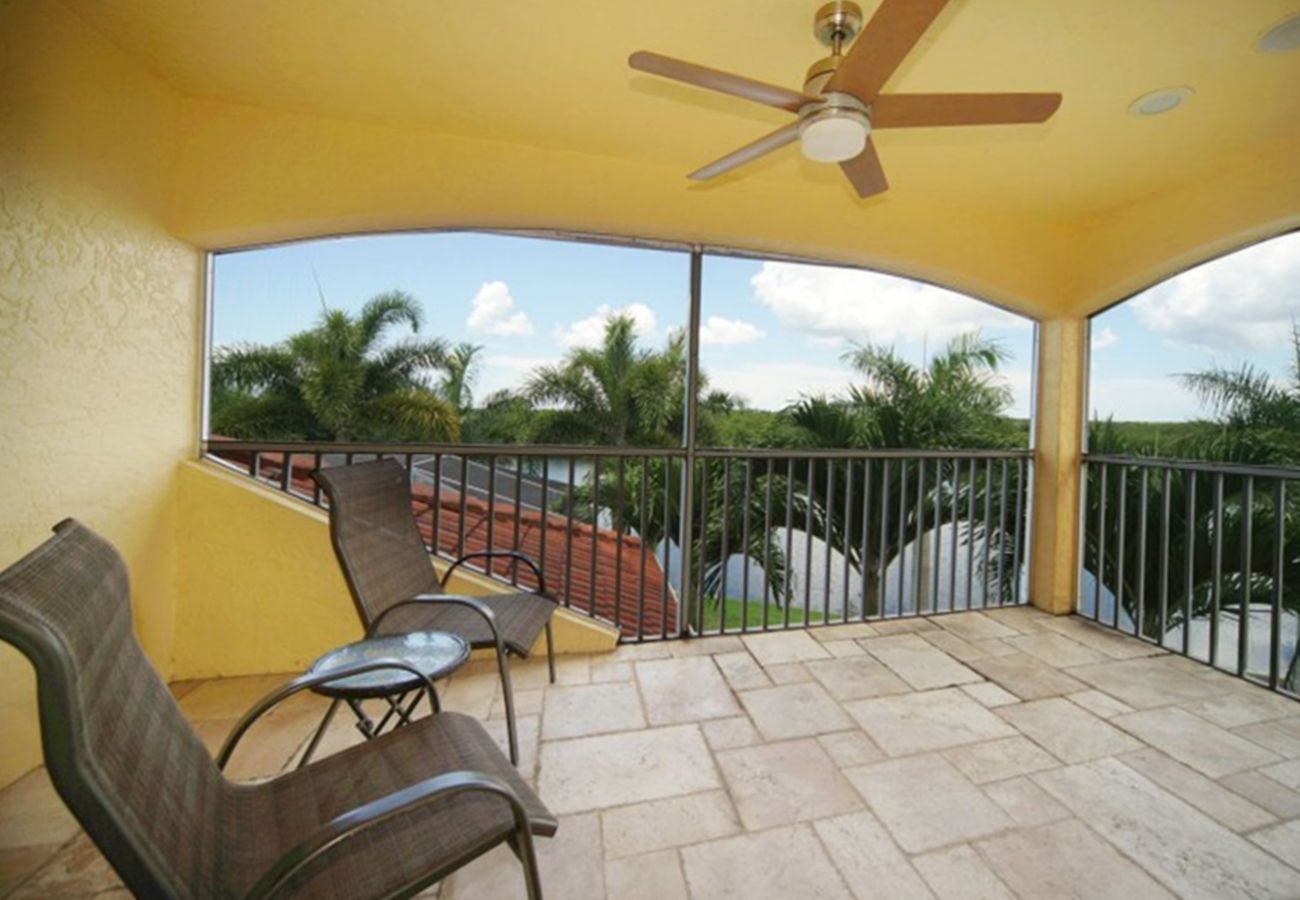 Villa in Cape Coral - Villa Sunset Cove - Spectacular Mansion Overlooking the Spreader Waterway