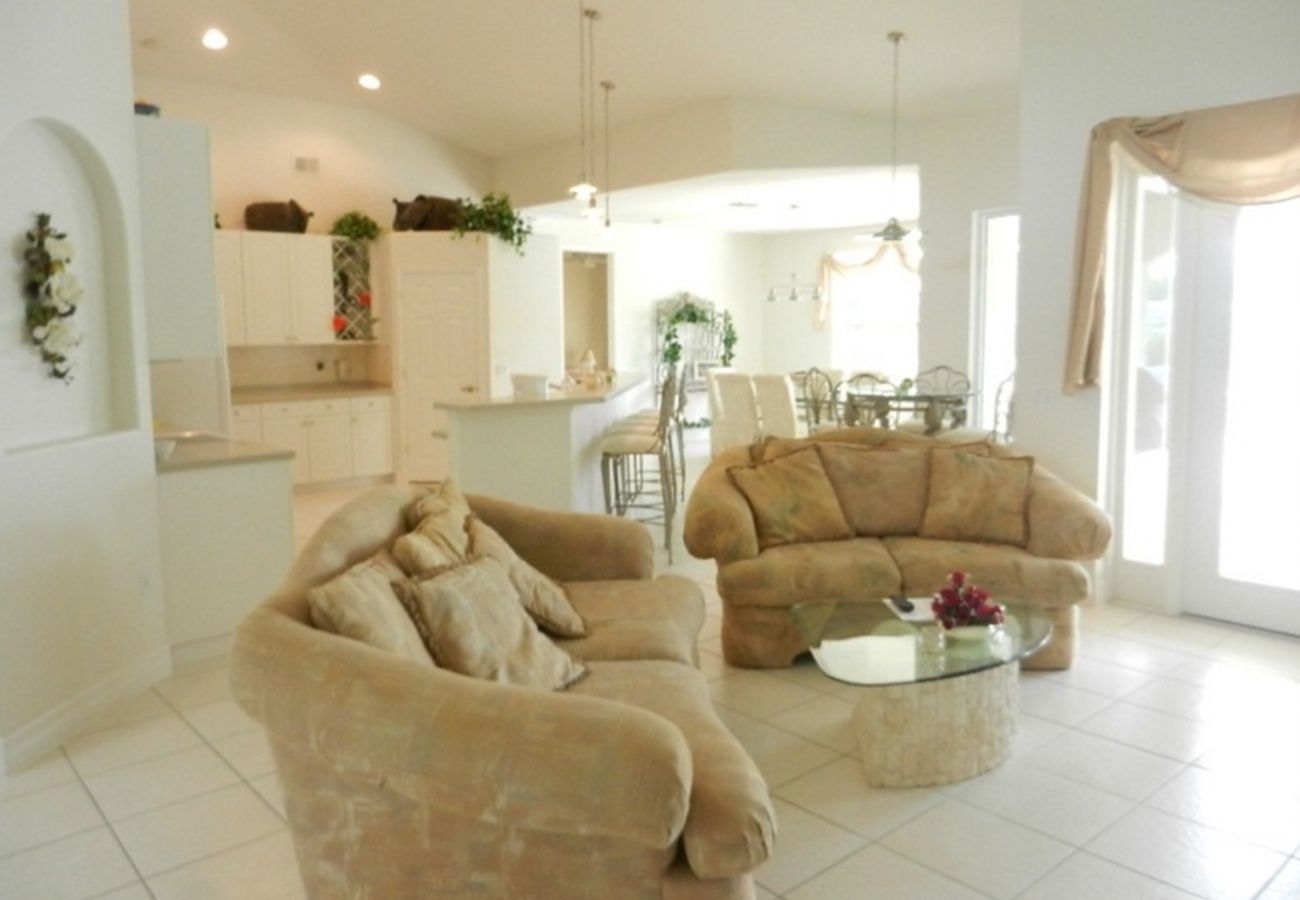 House in Cape Coral - CCVR Villa Leonie - Sailboat Access Home in the Popular Yacht Club Area