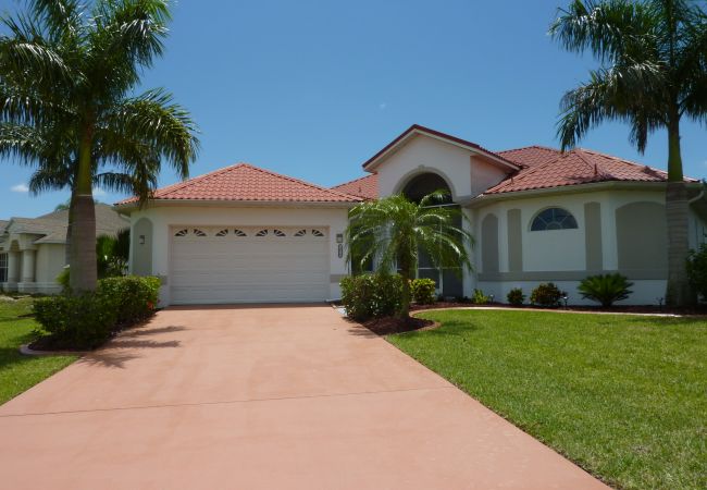  in Cape Coral - CCVR Villa Paloma - Beautiful Off Water Home with South Facing Pool Area