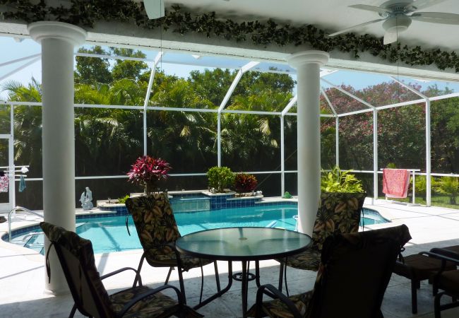 House in Cape Coral - CCVR Villa Paloma - Beautiful Off Water Home with South Facing Pool Area