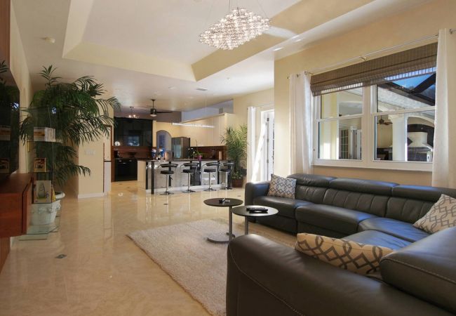 House in Fort Myers - CCVR Villa Country Club Residence - Stylish 4 BR Home in Gated Community in Ft. Myers
