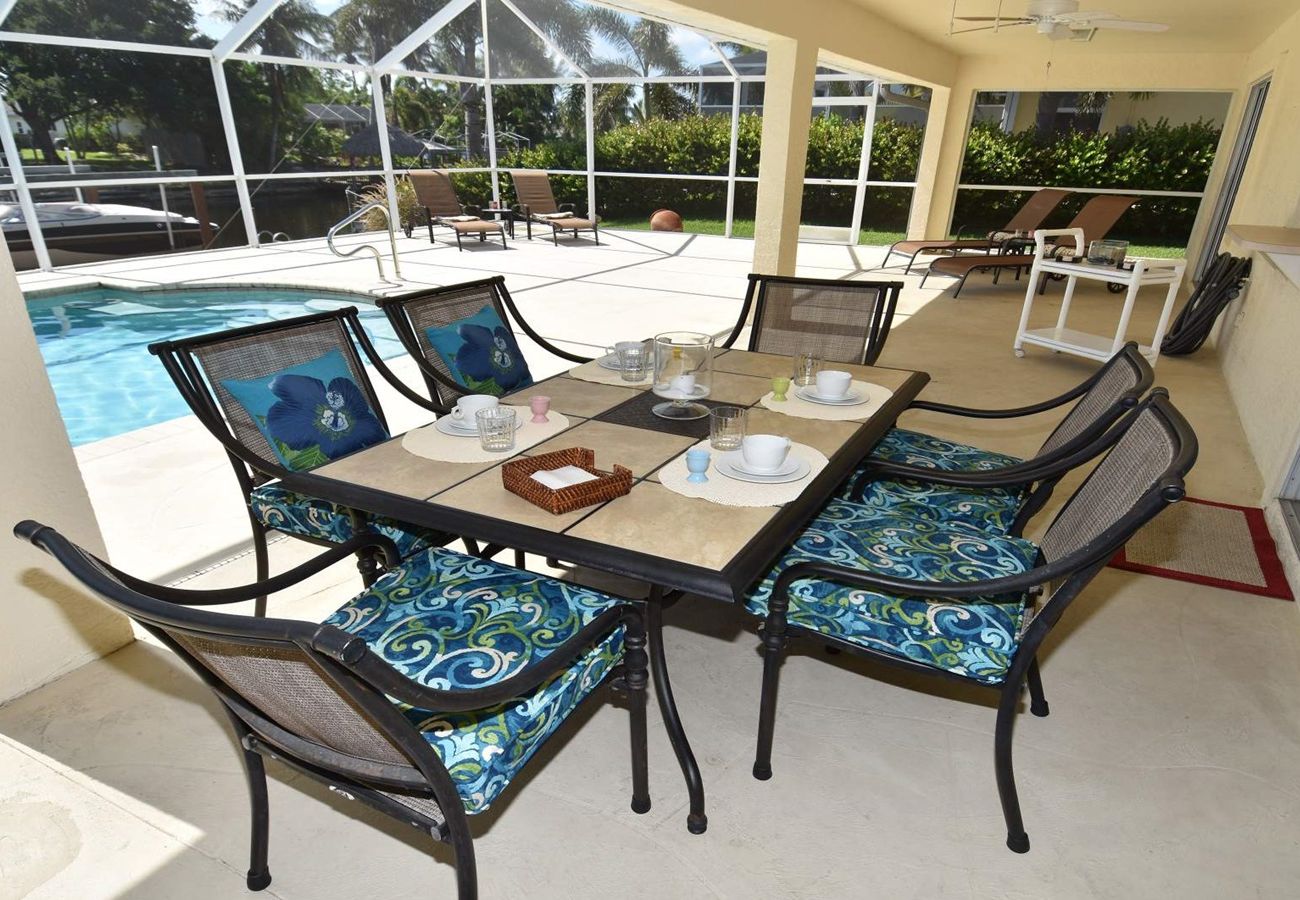 House in Cape Coral - CCVR Villa Pelican - Inviting Gulf Access Home with Huge Pool Area