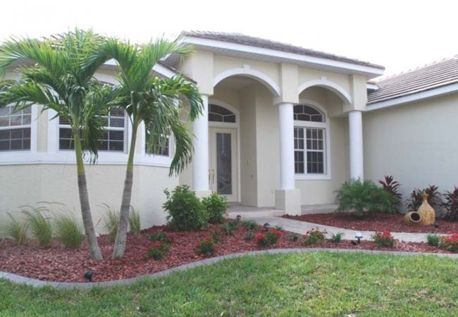  in Cape Coral - CCVR Villa Southern Comfort - Stylish Waterfront Home with Walking Distance to Yacht Club