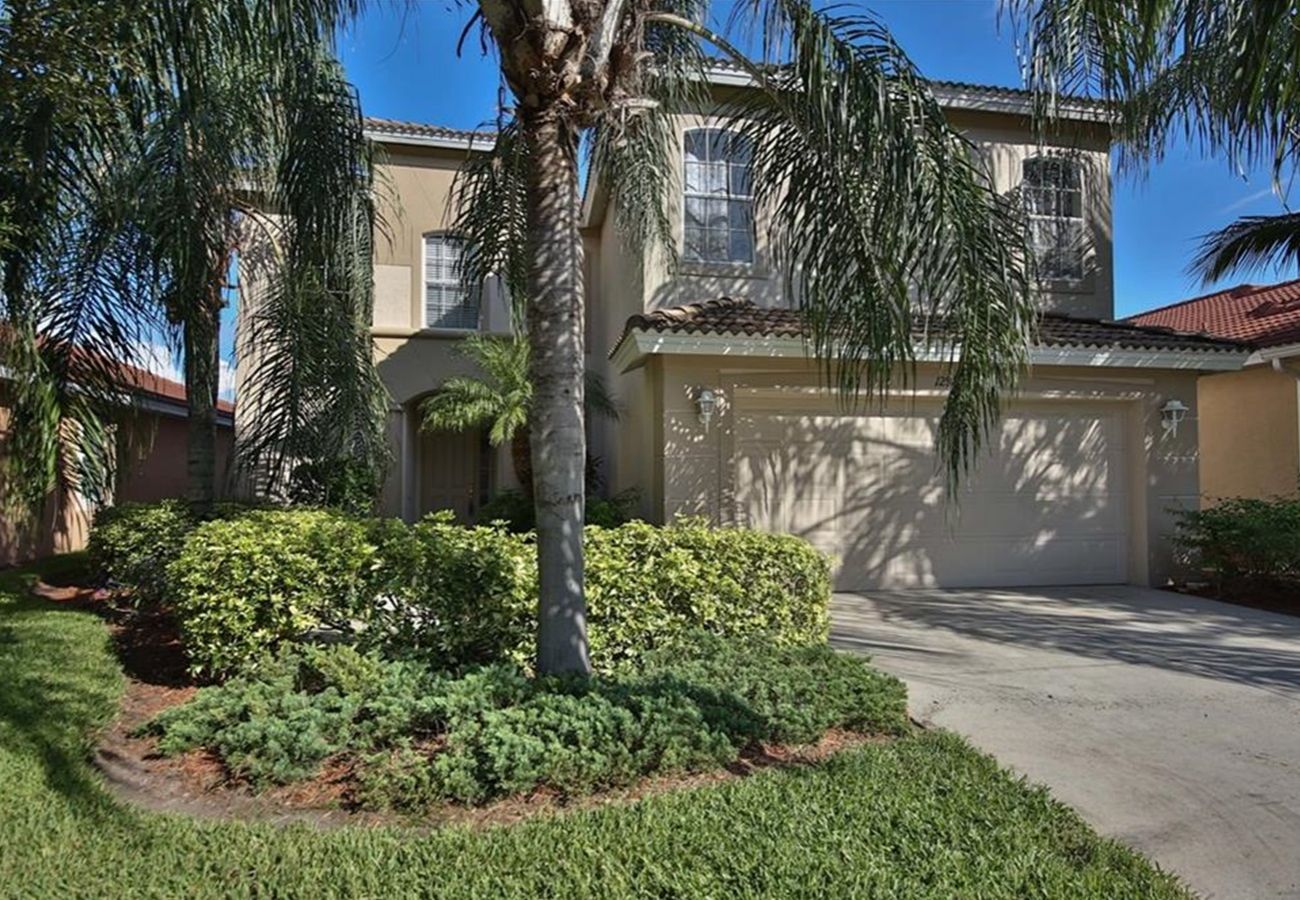 House in North Fort Myers - CCVR Villa Moody River - Luxurious Waterfront Home in Gated Community