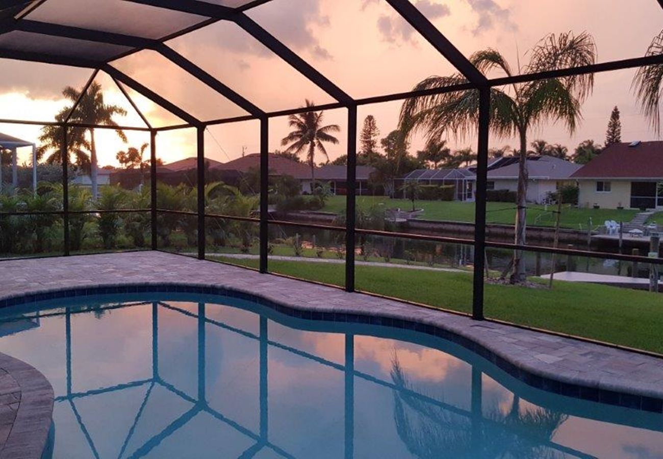House in Cape Coral - CCVR Villa Antigua - Beautiful & Upscale Gulf Access Home