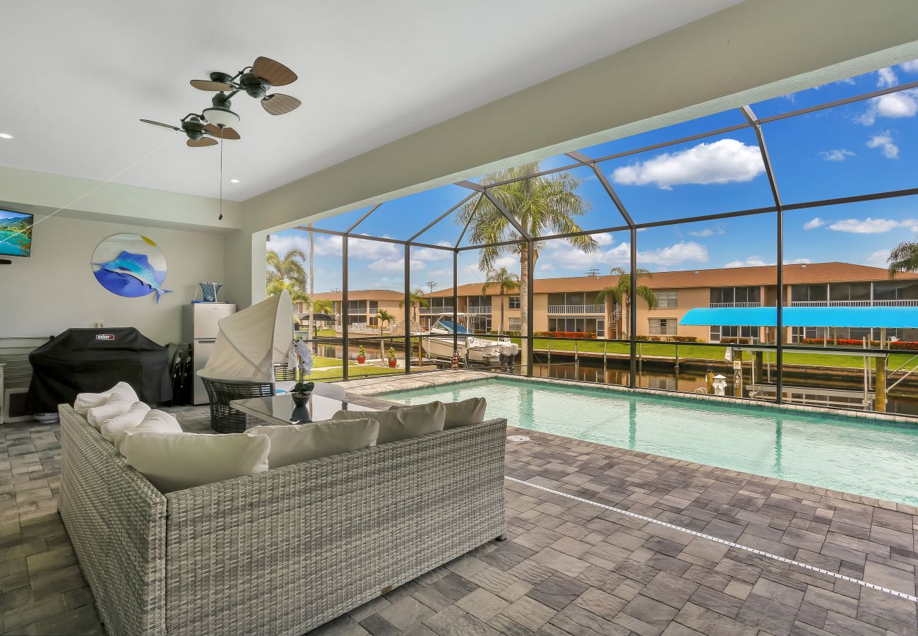 House in Cape Coral - CCVR Villa Salty Fins - Beautiful Gulf Access Pool Home with Electric Pool Heater