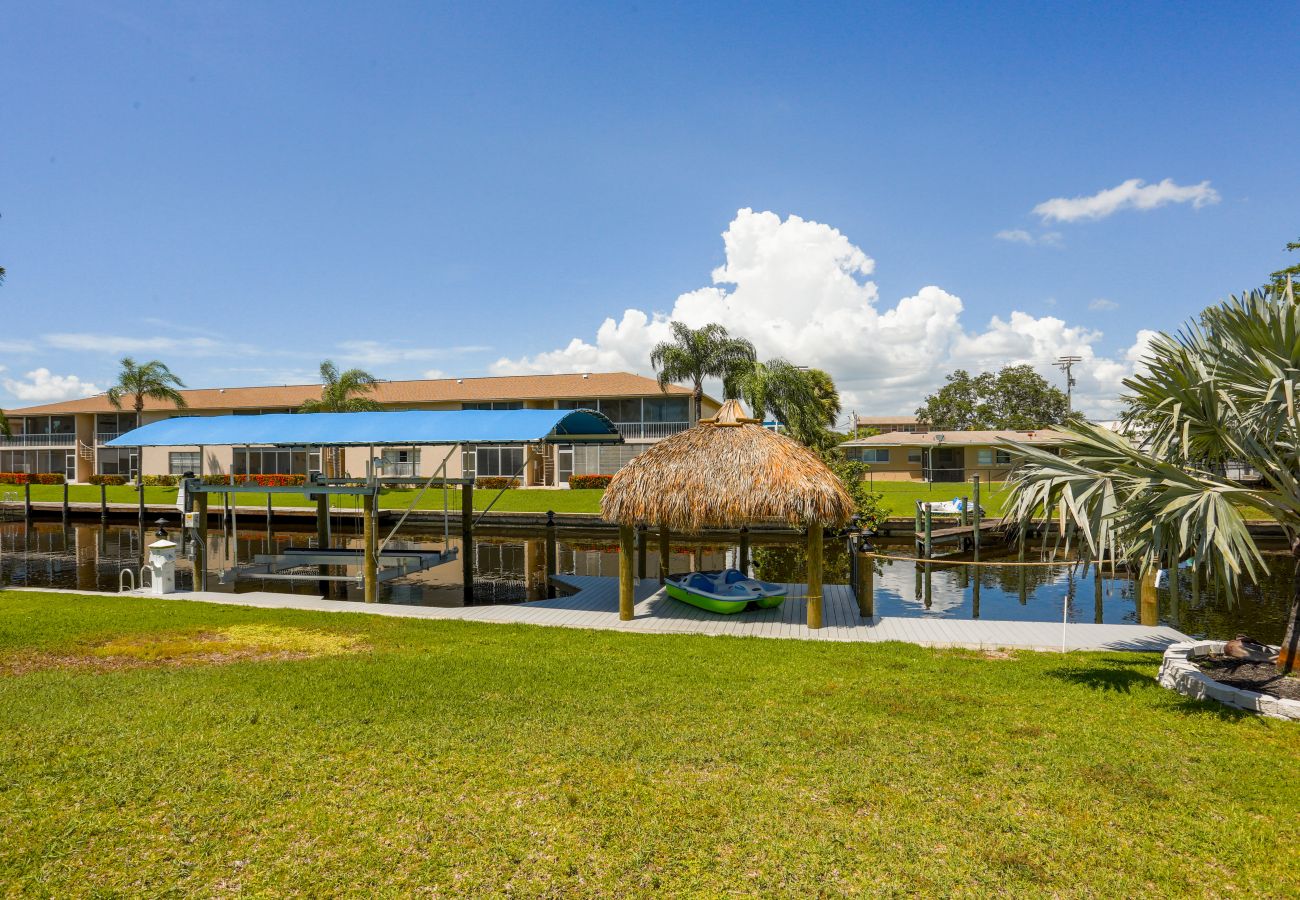 House in Cape Coral - CCVR Villa Salty Fins - Beautiful Gulf Access Pool Home with Electric Pool Heater