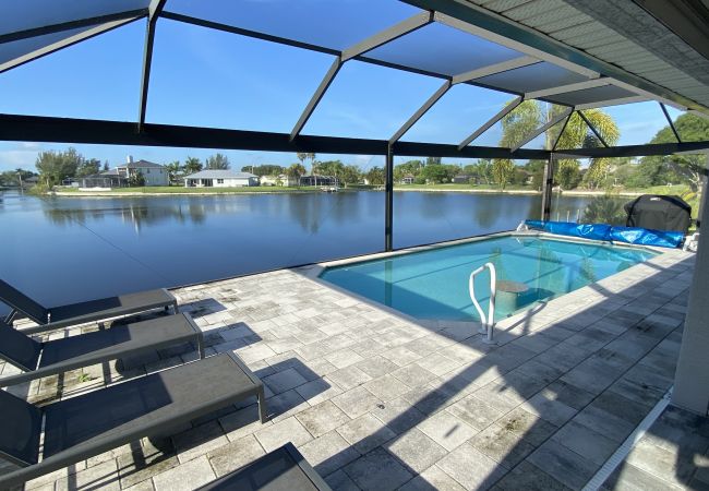  in Cape Coral - CCVR Villa Lake Jolie - Almost Surrounded by Fresh Water with Amazing Views and Southern Exposure