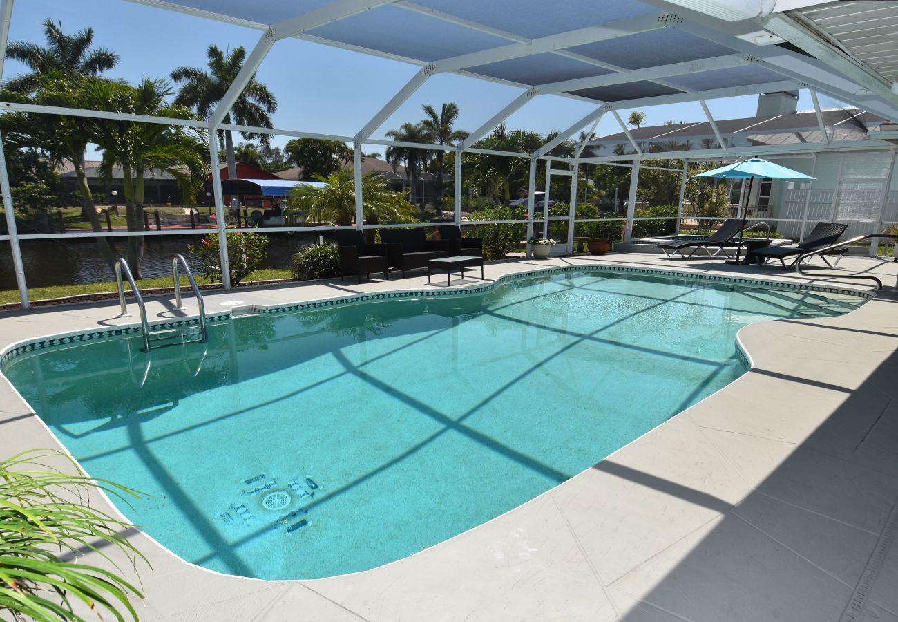 House in Cape Coral - CCVR Villa Grey Heron - An Oasis of Well-Being
