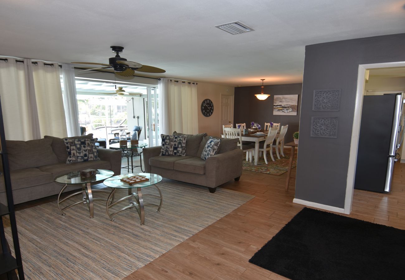 House in Cape Coral - CCVR Villa Grey Heron - An Oasis of Well-Being