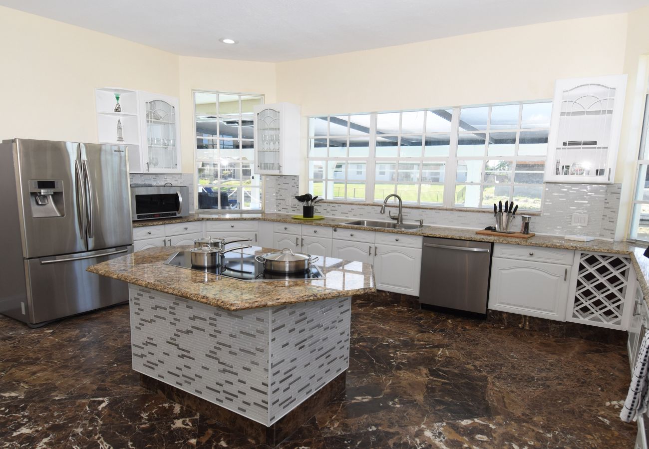 Villa in Cape Coral - CCVR Villa Surfside - Vacation Home for Guests Who Love the Extraordinary