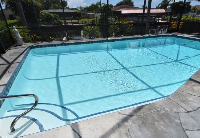 House in Cape Coral - CCVR Villa Oasis - Oasis of Peace surrounded by a Tropical Garden