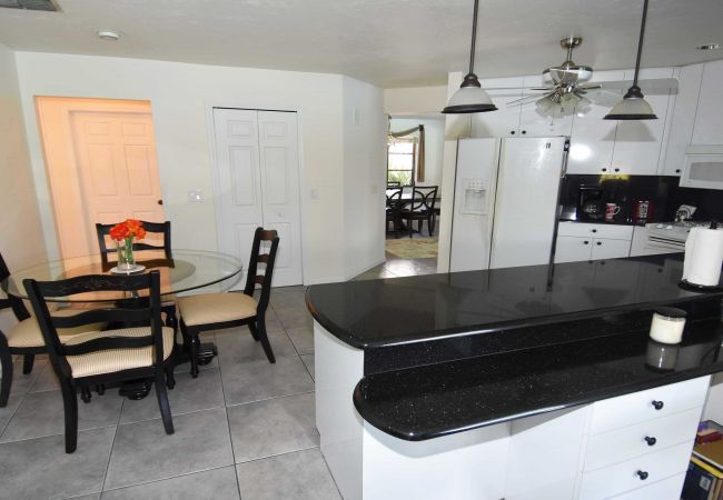 House in Cape Coral - CCVR Villa Oasis - Oasis of Peace surrounded by a Tropical Garden
