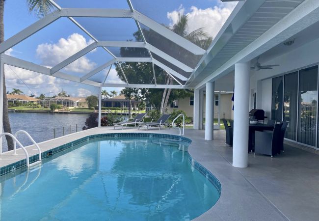  in Cape Coral - CCVR Villa Westend - Outstanding location in a quiet Cul-de-sac Street on a Gulf Access Canal. 