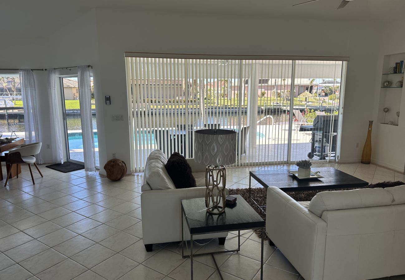 House in Cape Coral - CCVR Villa Westend - Outstanding location in a quiet Cul-de-sac Street on a Gulf Access Canal. 