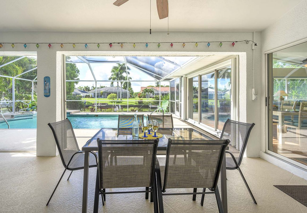 House in Cape Coral - CCVR Villa Florida Sun - Beautiful Southern Exposure Villa with Spa and Gulf Access