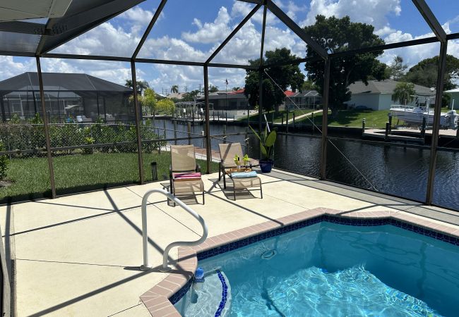 House in Cape Coral - CCVR Villa Lucy - A Splendid Pool Home Bathed in the Warmth of Eastern Exposure
