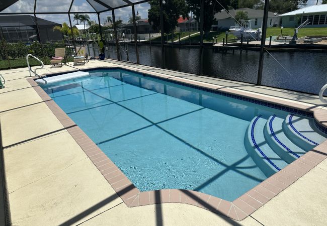 House in Cape Coral - CCVR Villa Lucy - A Splendid Pool Home Bathed in the Warmth of Eastern Exposure