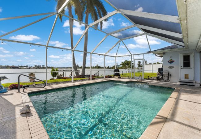  in Cape Coral - CCVR - Villa Turtle Cove - Beautiful lake front pool home